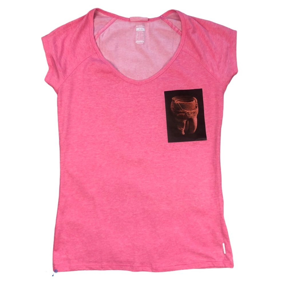 Women Pink t-shirt with design